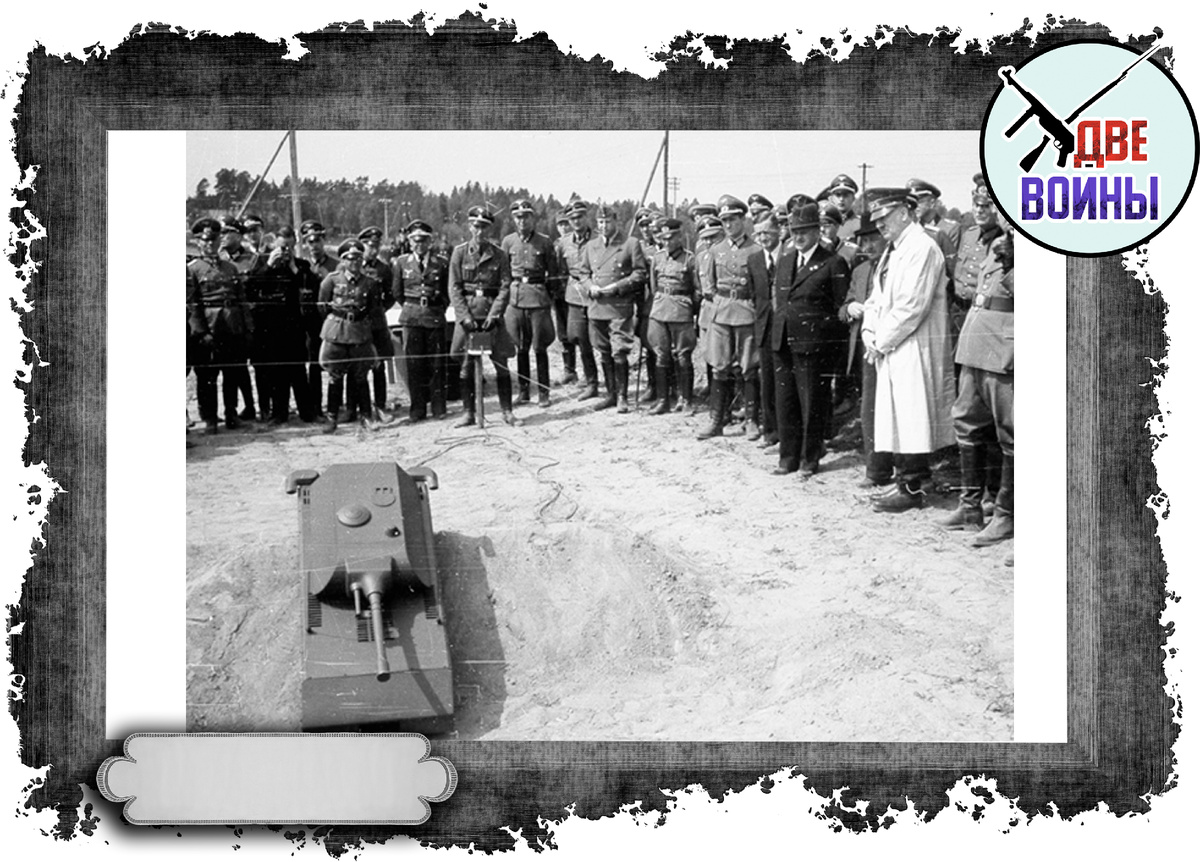 Порше демонстрирует Гитлеру масштабную модель. Фото в открытом доступе.