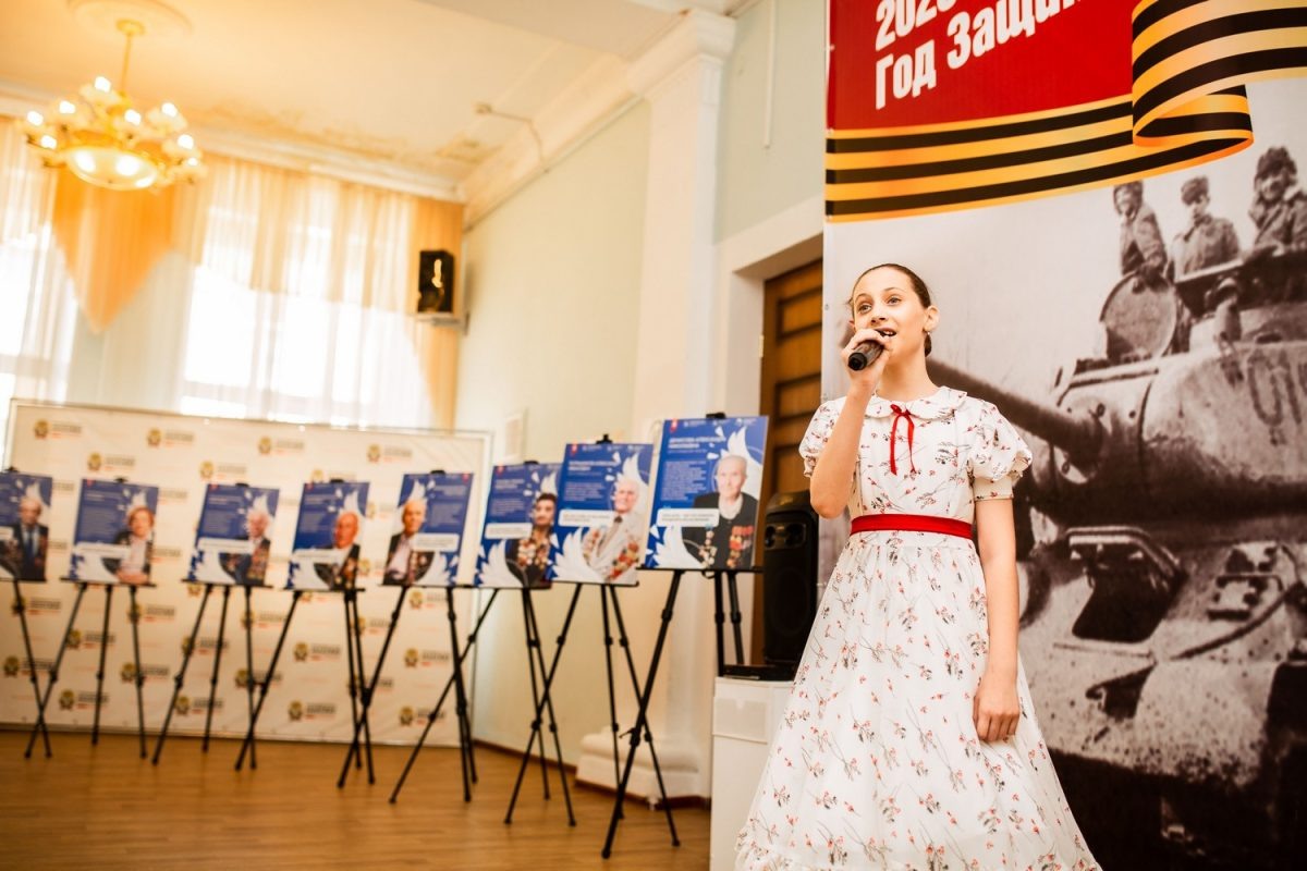    В Нижегородской области началась работа передвижной фотовыставки «80 правил жизни победителя»