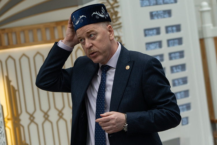    Соперничать с Миннихановым за право пойти на выборы раиса РТ будет сенатор от республики Александр Терентьев.   
Фото: «БИЗНЕС Online»