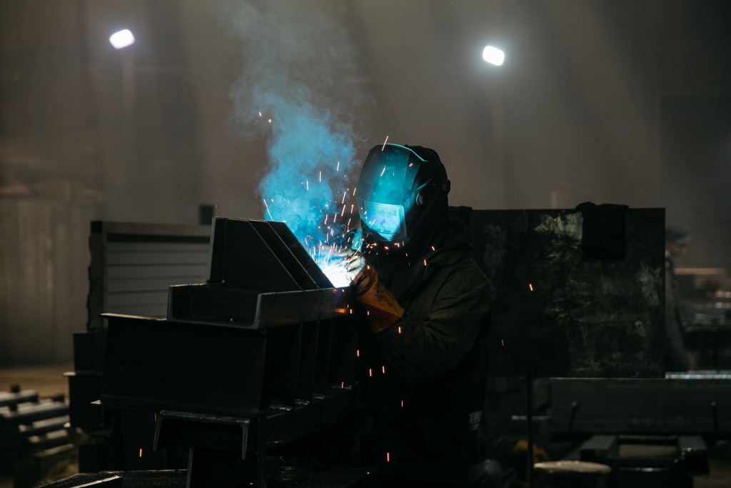    В последнюю пятницу мая в России чествуют сварщиков, без которых не обходится ни одна стройка