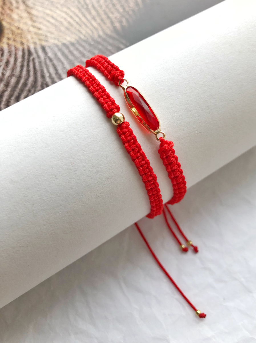 Энергия красного цвета и сияние золота.