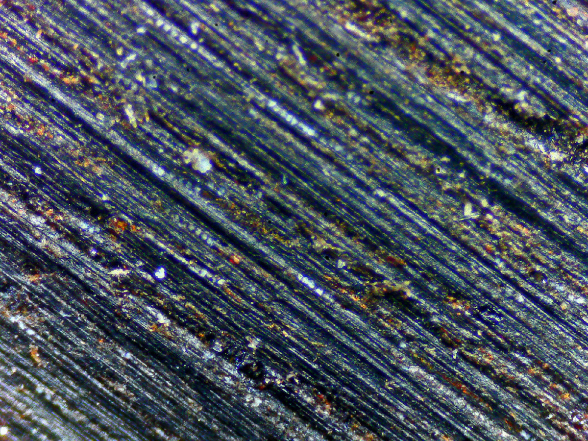 Эбен под увеличением немного меньше крастность