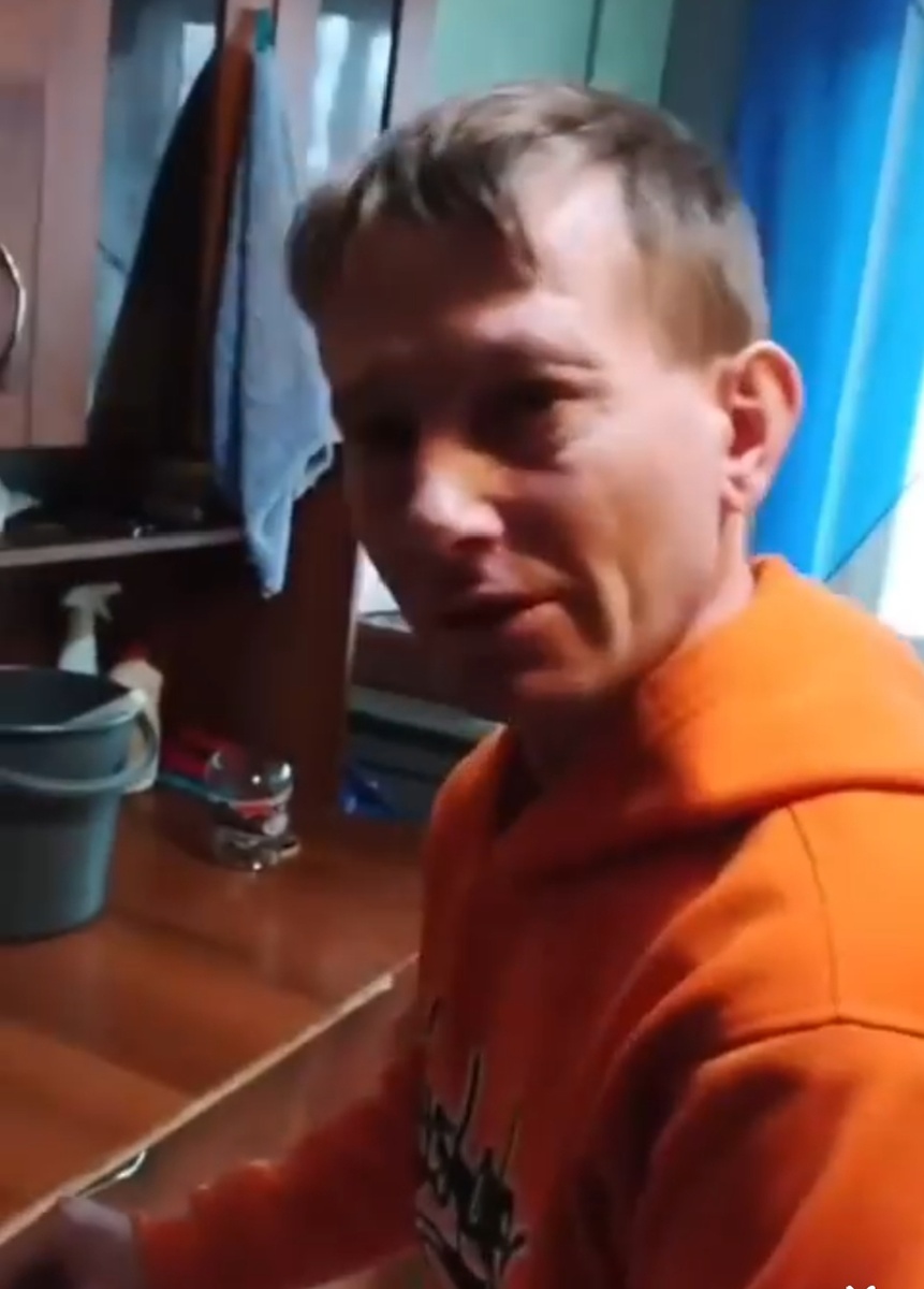 Юрец то же хочет жениться на Иришке Чтки Пики.