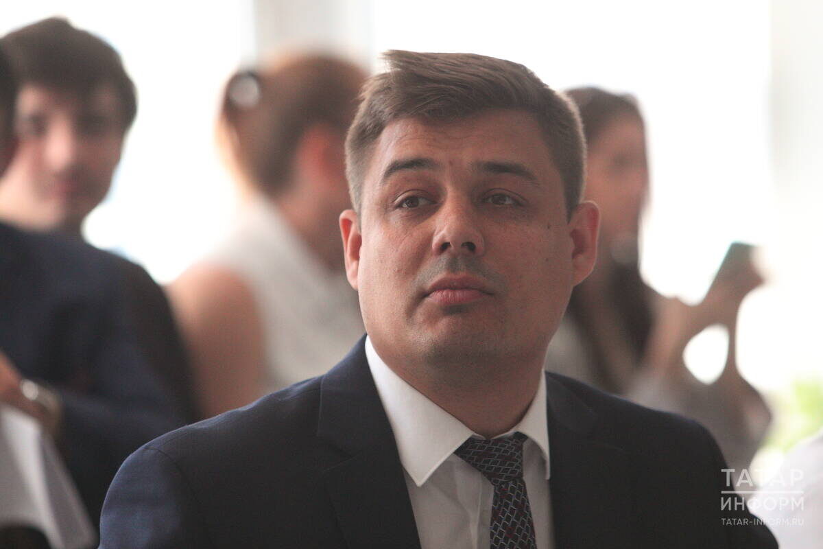 Айрат Садыков: «Глубина у причальной стенки 9 метров, что позволяет принимать суда класса «река – море»Фото: © Михаил Захаров / «Татар-информ»