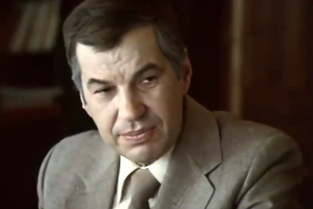 Кадр из телефильма "Профессия – следователь", 1982 г., режиссер Александр Бланк, сценарист Иван Менджерицкий, композитор Эдуард Хагагортян (скриншот)