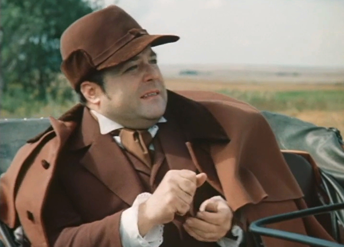 Кадр из телефильма "Мертвые души", 1984 г., режиссер и сценарист Михаил Швейцер, композитор Альфред Шнитке (скриншот)