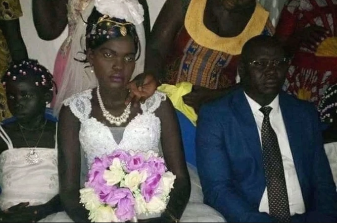 Фотография со свадьбы Ньялон Нгонг Дэн Джаланг и Кока Алата. Фотография из открытых источников