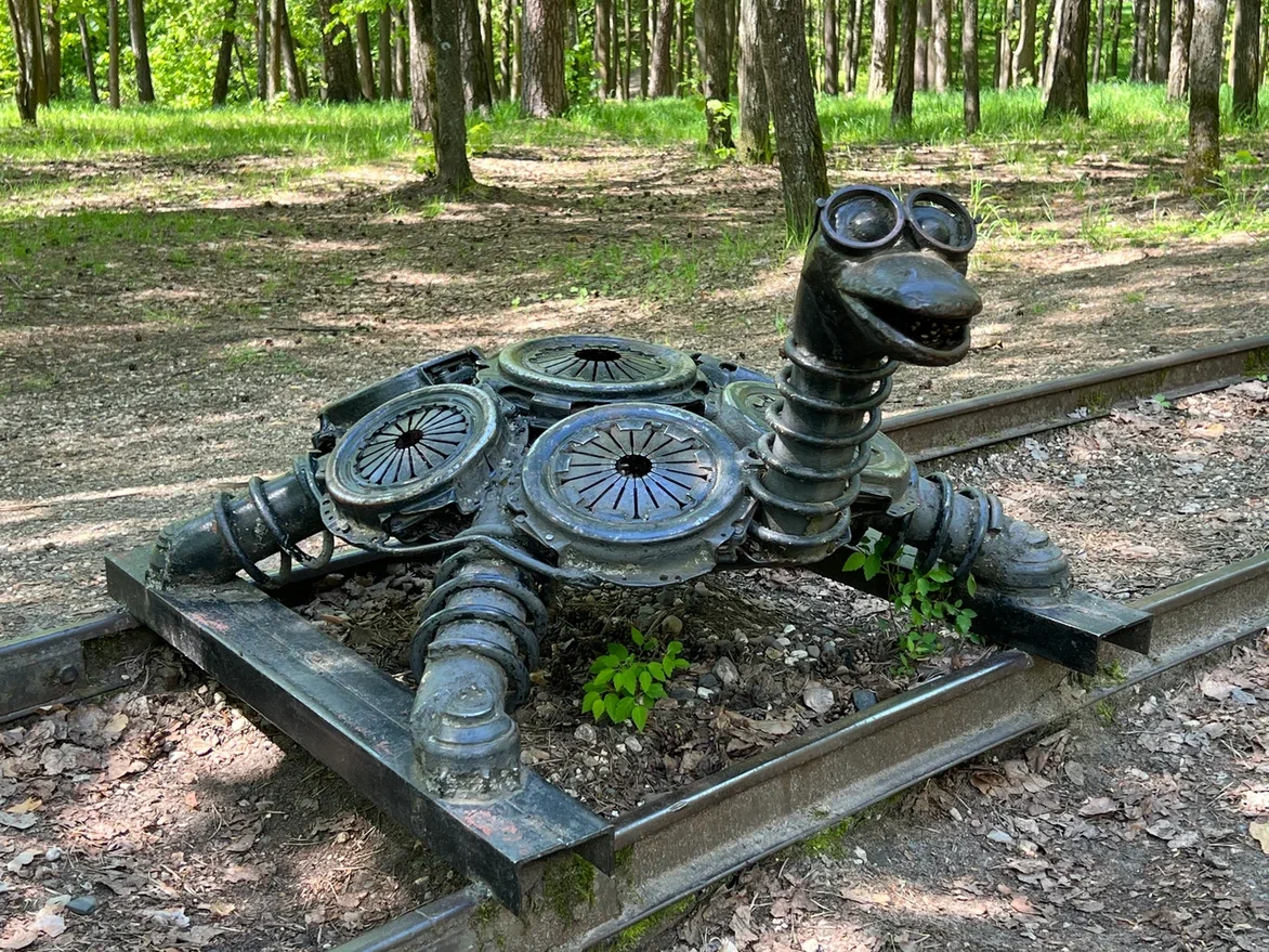 Скульптуры из металла В.В. Волкова, Парк им. Степанова, Иваново. Фото автора