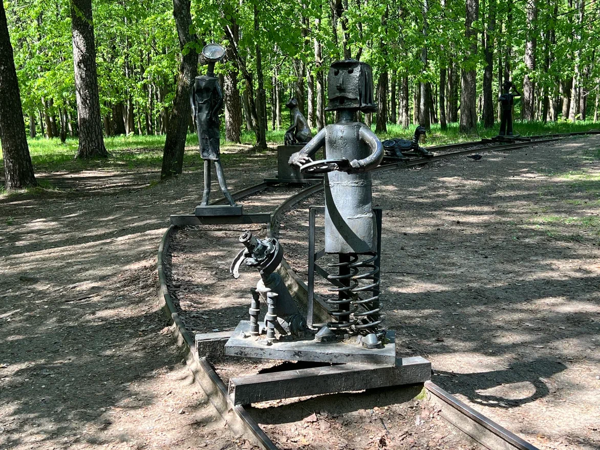 Скульптуры из металла В.В. Волкова, Парк им. Степанова, Иваново. Фото автора