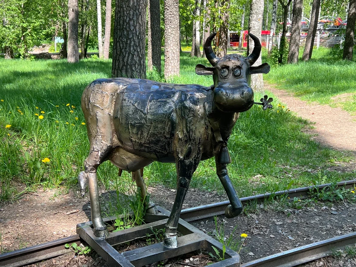 Скульптуры из металла В.В. Волкова, Парк им. Степанова, Иваново. Фото автора