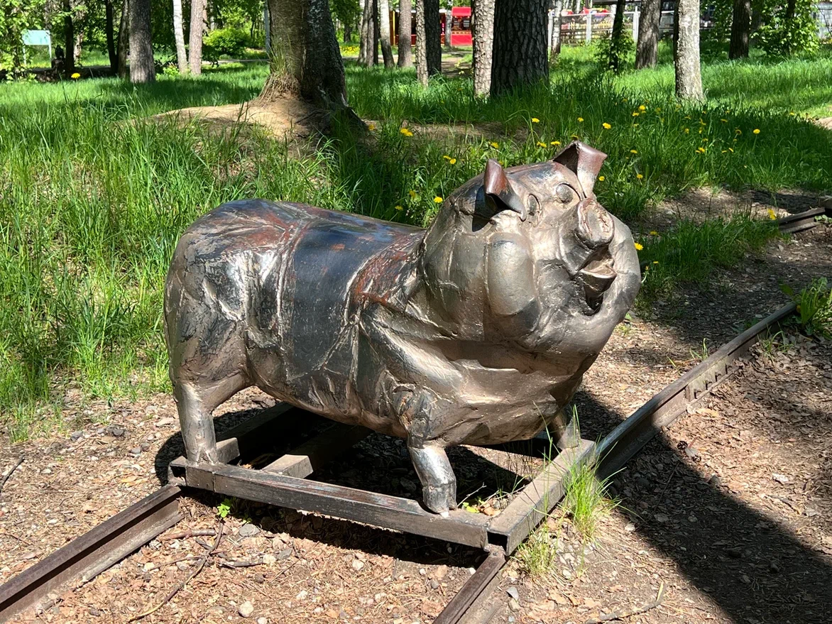 Скульптуры из металла В.В. Волкова, Парк им. Степанова, Иваново. Фото автора