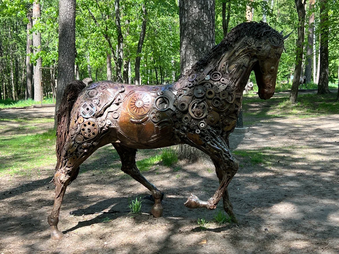Скульптуры из металла В.В. Волкова, Парк им. Степанова, Иваново. Фото автора