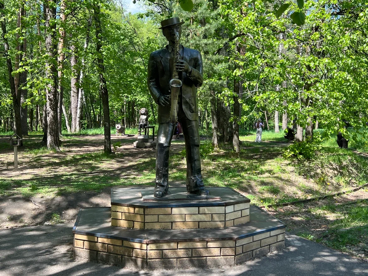 Скульптуры из металла В.В. Волкова, Парк им. Степанова, Иваново. Фото автора