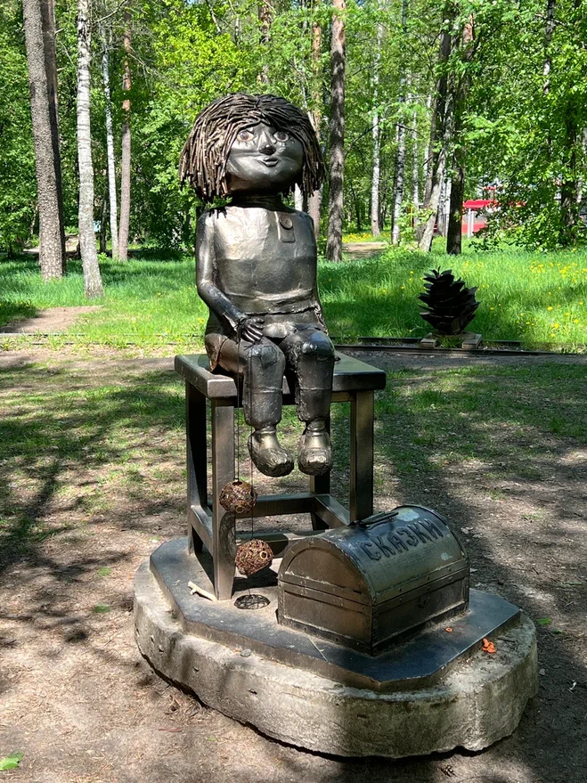 Скульптуры из металла В.В. Волкова, Парк им. Степанова, Иваново. Фото автора