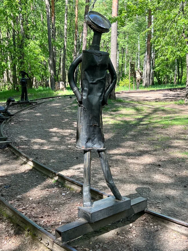 Скульптуры из металла В.В. Волкова, Парк им. Степанова, Иваново. Фото автора