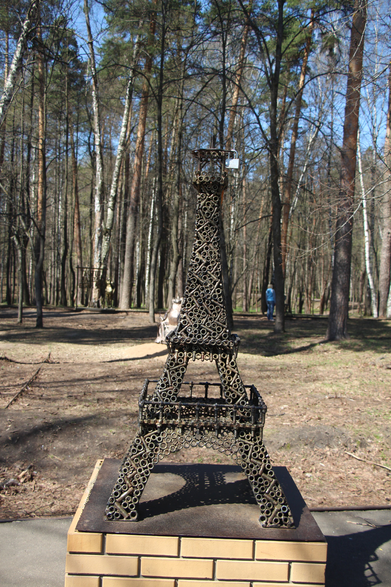 Скульптуры из металла В.В. Волкова, Парк им. Степанова, Иваново. Фото автора