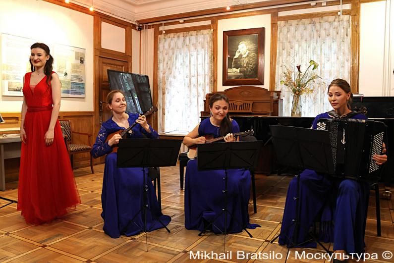 Виктория Лазарева и трио "Канон"