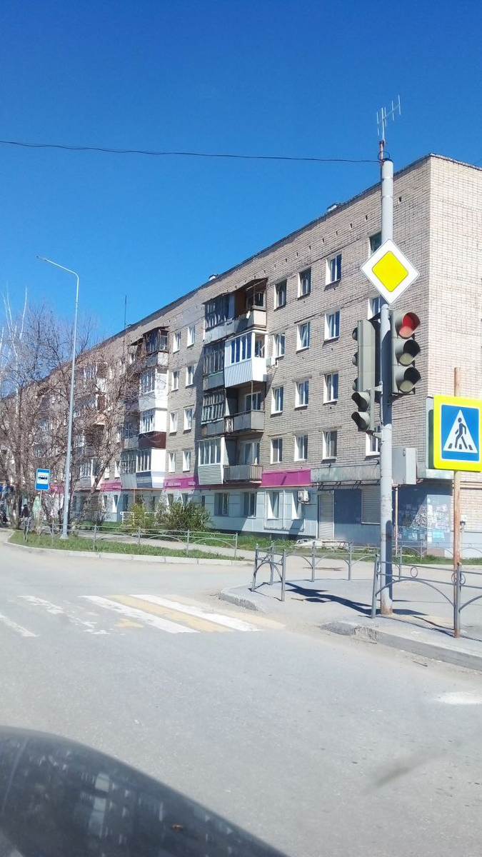 Обычная улица обычного провинциального городка. Невьянск 2025 (фото автора)