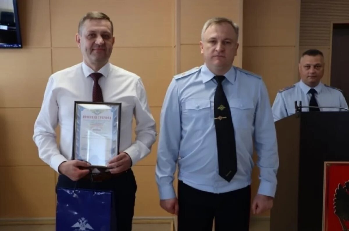    Брянский таксист уберег пенсионерку от телефонных мошенников