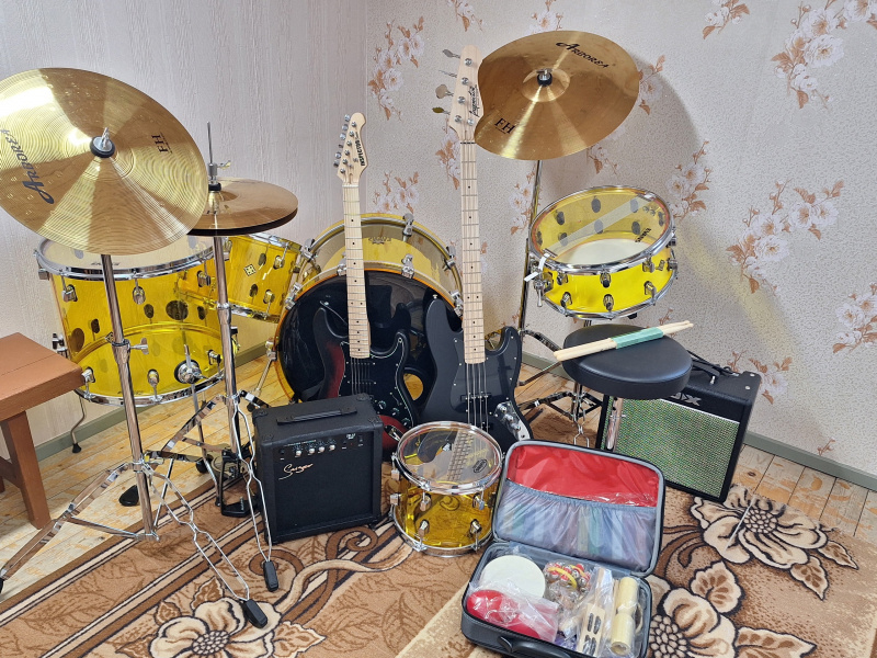    Блестящие пианино и электрогитары купили для юных музыкантов поселка КарелииКалевальская музыкальная школа