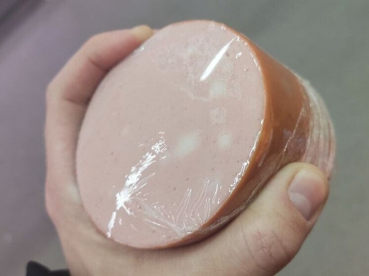     Чипсы, орешки, копчености и консервы приводят к задержке жидкости в организме. Фото: Архив МК в Великом Новгороде