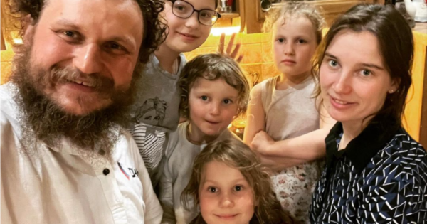    Олег Сирота с детьми. Фото: соцсети