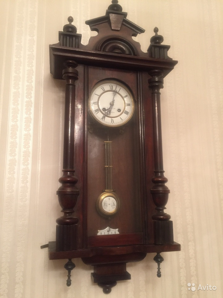 одна из моделей корпуса часов Le Roi