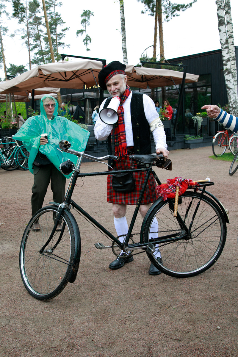 Доклад "Шотландца в национальном костюме с английским велосипедом BSA 1933 года". Листайте галерею!