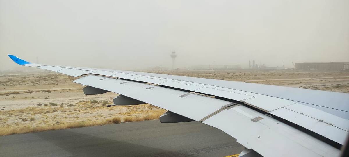 При вылете из Кувейта на страну надвигалась пыльная буря, поэтому мы побыли в роли ёжиков в тумане (фото из личного архива)