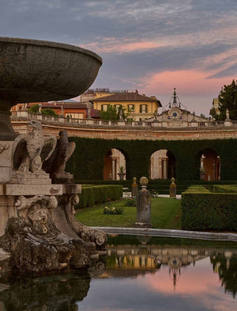 Сады виллы  Альбани-Торлония. Материал: Dior. Фотограф: Adrien Dirand.