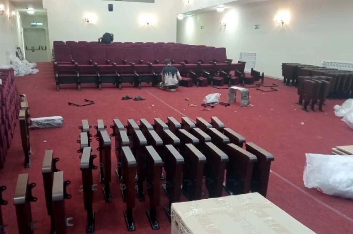    Новые кресла-трансформеры устанавливают в зале Тульского театра кукол