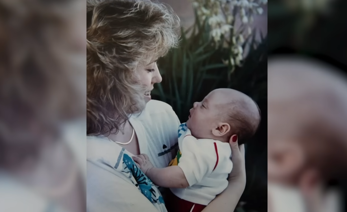 Стейси с сыном. Реальное фото.