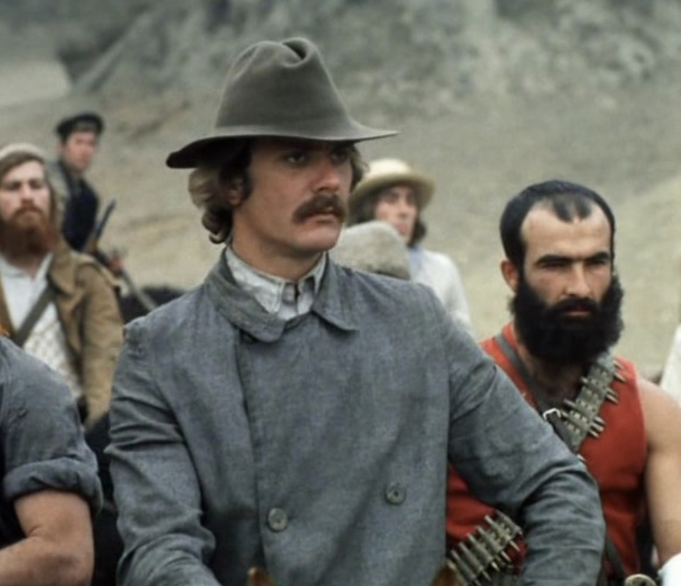 Кадр из фильма: «Свой среди чужих, чужой среди своих»