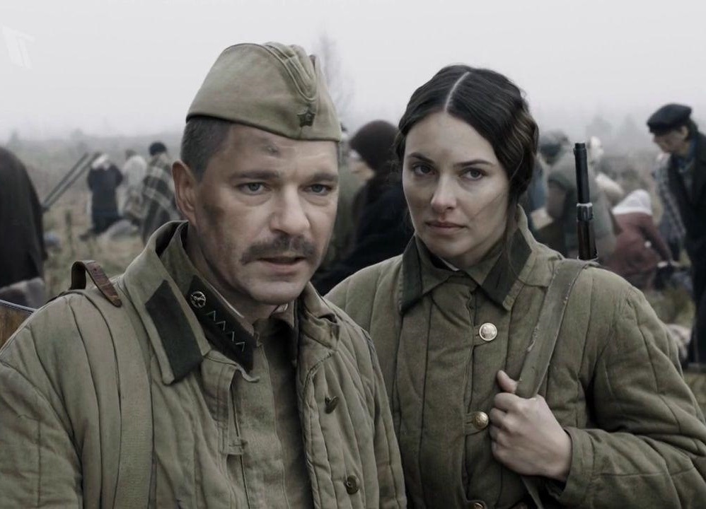 Сергей Маховиков и Ольга Фадеева кадр из сериала «Наркомовский обоз»