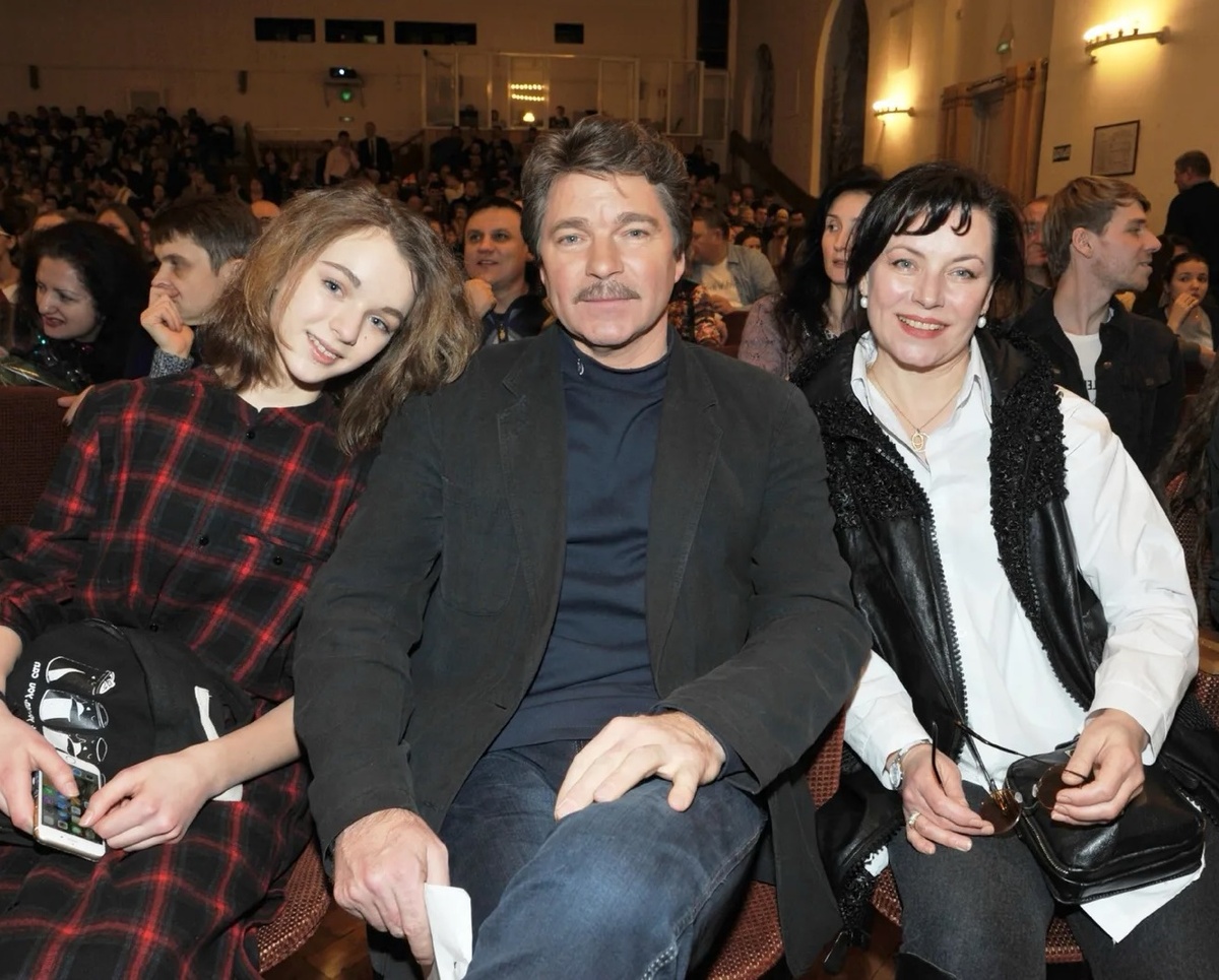 Сергей Маховиков и Лариса Шахворостова с дочерью Александрой