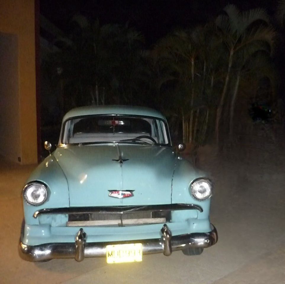 "Кубинская классика в полной красе! Выглядит так, будто только что выехала из 50-х — с характером, харизмой и шансончиком под капотом."