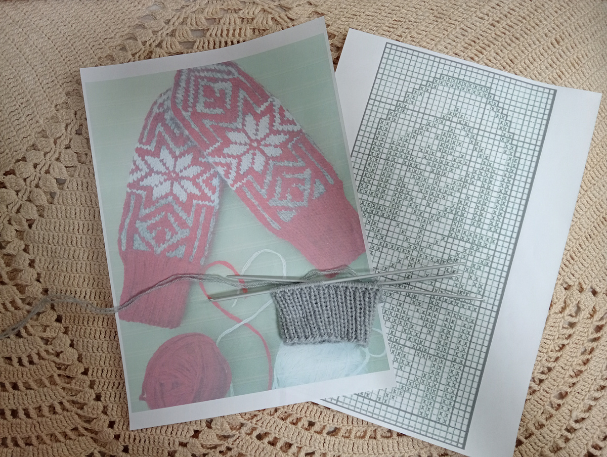 Начало новых варежек.