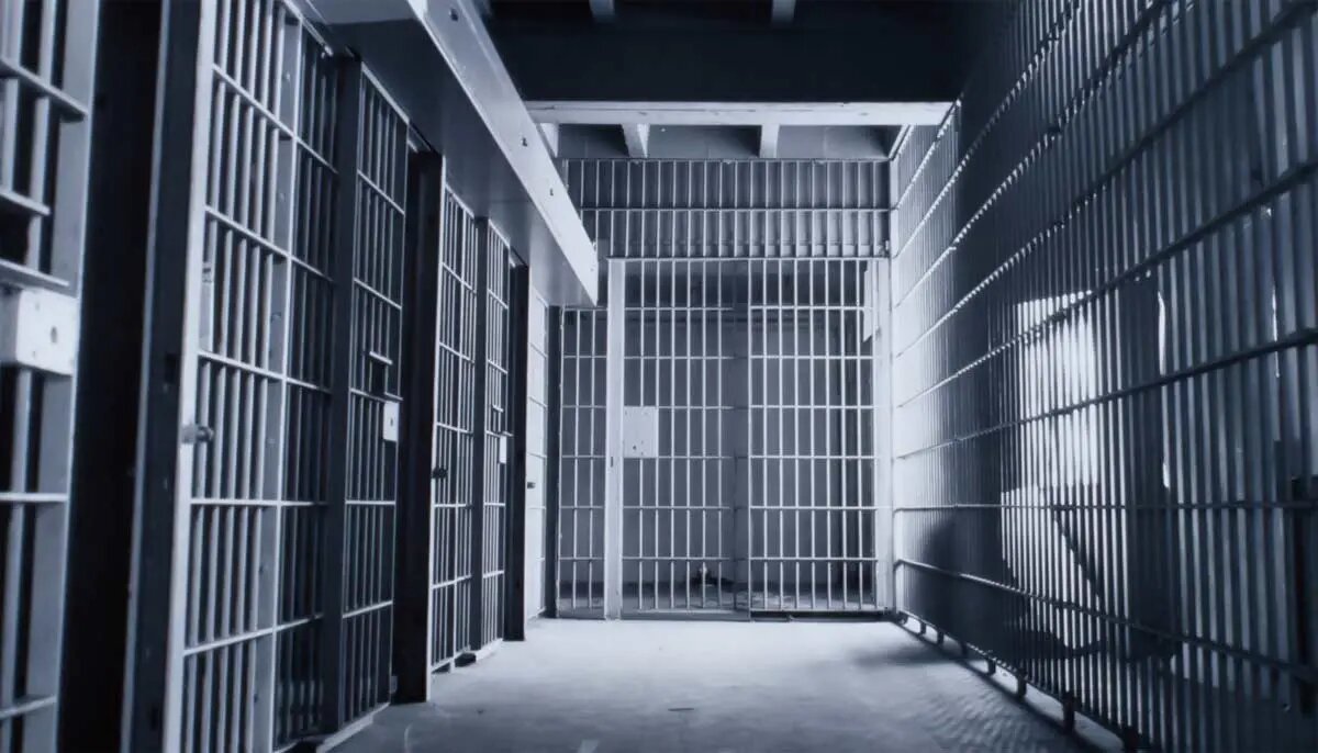 Источник фото: https://cdn.ankaramasasi.com/2025/03/12/hapishane-genel-af-12032025-bfk-uc8vrfef.webp. 