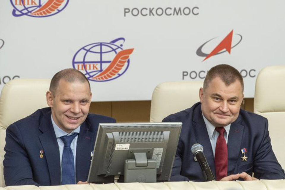 Иван Вагнер и Алексей Овчинин на подведении итогов полета. Фото: ЦПК