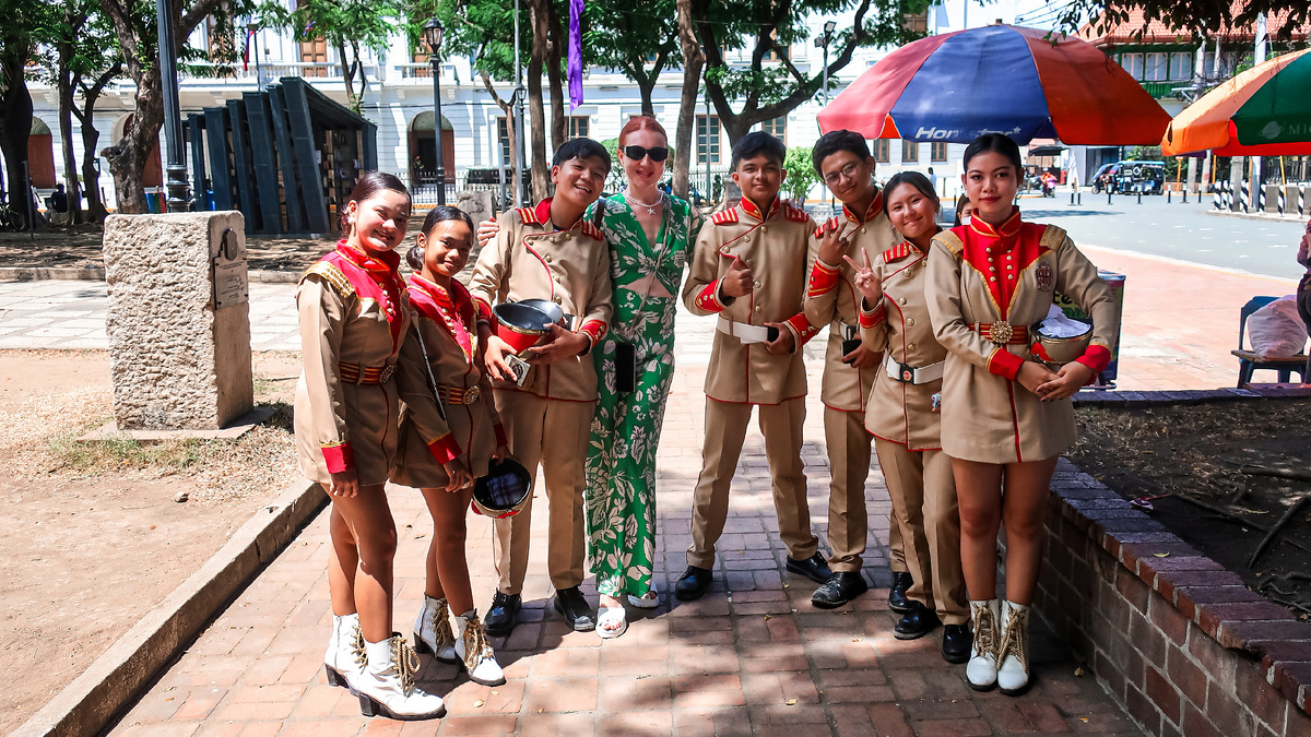 Познакомилась с филиппинскими барабанщиками