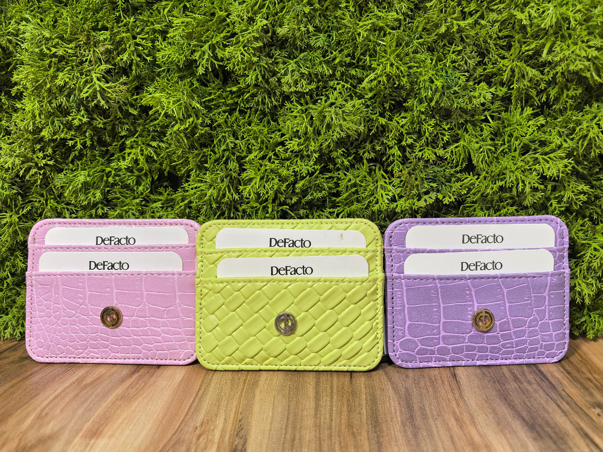 Картхолдеры яркие. Такого предложения больше ни у кого нет.