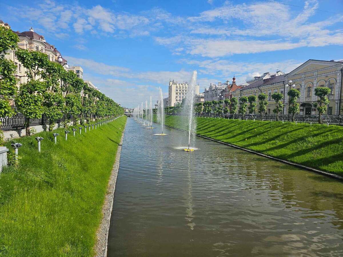 Казань. Фонтаны на реке Булак