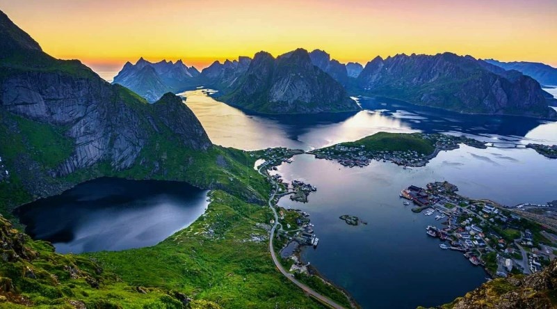 Невероятная красота Лофотенов. Источник: market.yandex.ru