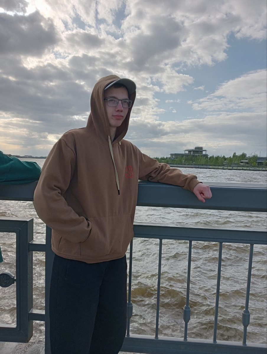 Семёну 17 лет