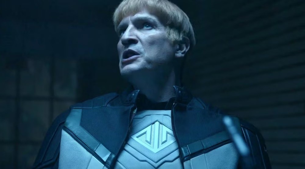     Кадр из 2 сезона сериала «Миротворец» (2025)