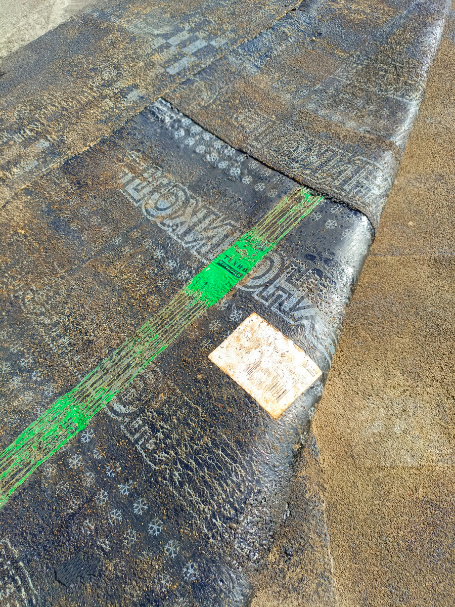 Не правильный нагрев при устройстве покрытия.