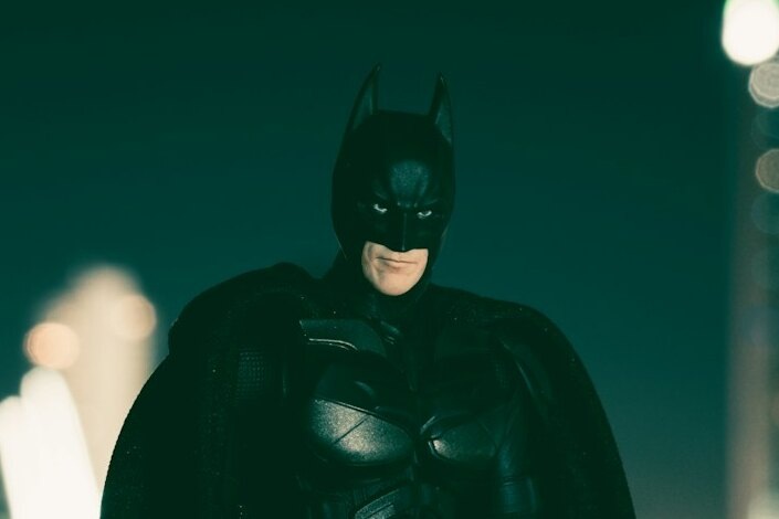     Почему не все супергерои носят плащи? Узнайте простой ответ и интересные факты!