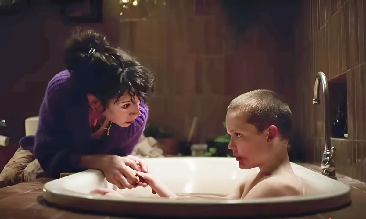 Кадр из фильма «Bring Her Back». Режиссер: Дэнни Филиппу, Майкл Филиппу. Производство: Causeway Films, RackaRacka Studios, SAFC Studios, Salmira Productions. Прокат: Вольга