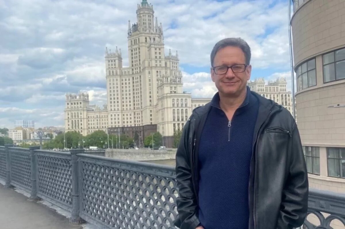    Американский журналист и политолог Джон Вароли поддерживает СВО