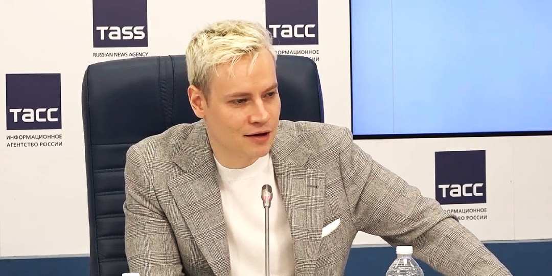 Ярослав Дронов (SHAMAN) рассказал школьникам о самом дорогом и громком подарке от поклонников